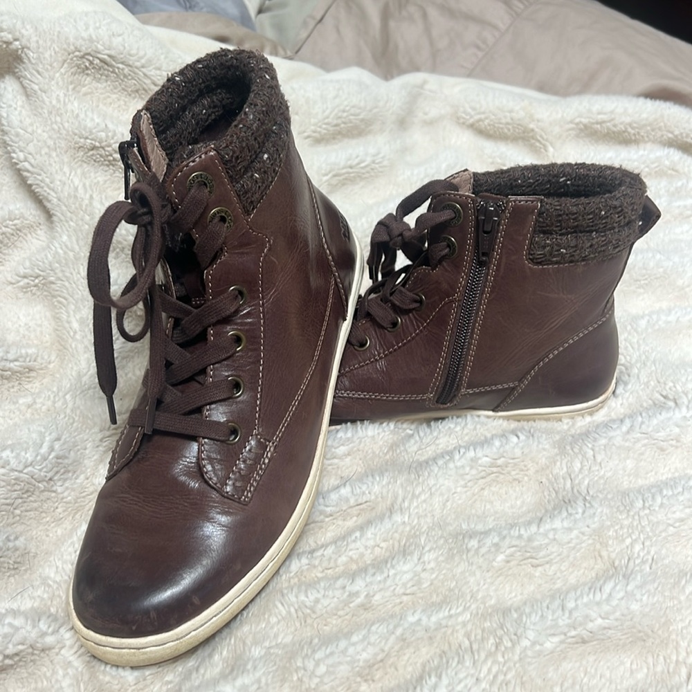 Taos shoe/boots. Dark brown, zipper side, lace up. Worn once .